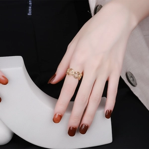 Verstellbarer goldener Ring mit Smiley-Gesichtern im minimalistischen Punk-Stil