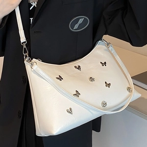 Sac hobo blanc en cuir avec charms papillon et cœur en métal argenté pour femme