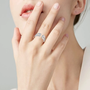 Close-up of adjustable silver anti-anxiety ring with rotating beads on a female hand