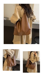 Vues détaillées d'un grand sac cabas en cuir grainé marron porté avec un trench-coat beige