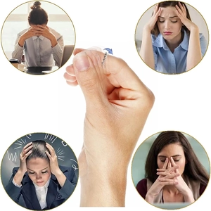 Detailansicht eines silbernen Anti-Stress-Rings mit drehbaren Perlen zur Linderung von Angst
