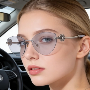 Lunettes De Soleil Chat Femmes Sans Monture Verre PC Fleur Strass Branche Métal Protection UV400 Mode