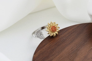 Detailed shot of rotating sunflower ring with zircons on adjustable silver band