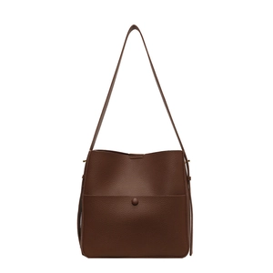 Braune Beuteltasche aus Leder mit Narbenstruktur und Fronttasche für Damen