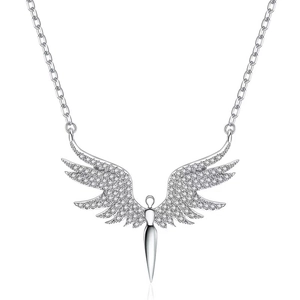 Collana con ali d'angelo scintillanti con piume argentate e cristalli pavé su catena a maglia