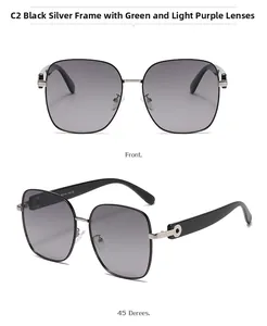 Détail de lunettes de soleil carrées oversize avec monture noir-argent et verres dégradé violets
