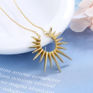 Sunburst Anhänger Halskette 18 Karat Vergoldetes Kupfer Sonnenstrahl Geometrischer Minimalistischer Schmuck Für Damen