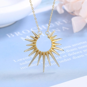 18K vergoldete Sonnenanhänger-Halskette mit minimalistischer Kette für Damen Schmuck