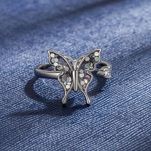 Bague pivotante papillon avec incrustation irisée et anneau argenté ouvert réglable
