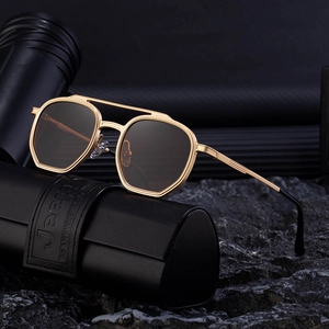 Classic pilot metal sunglasses in gold frame with premium leather case for men
