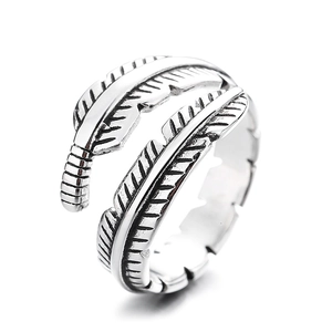 Retro oxidized silver feather ring with adjustable open design and detailed plume texture