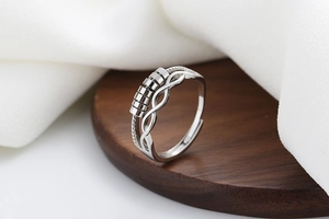 Detail of anxiety relief ring with movable beads and interlocking silver band