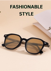 Détails de lunettes de soleil rétro noires avec rivets argentés et tiges renforcées