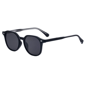 Lunettes de soleil rectangulaires noires classiques avec verres gris et détails argentés