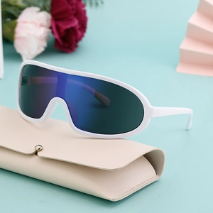 Lunettes de soleil blanches oversize avec verres miroirs et étui en cuir premium
