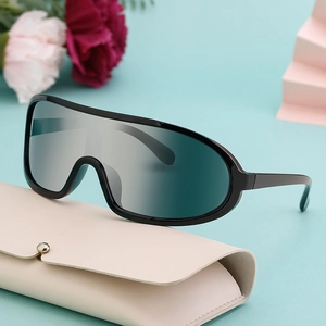 Lunettes de soleil de cyclisme surdimensionnées avec monture noire et étui en cuir
