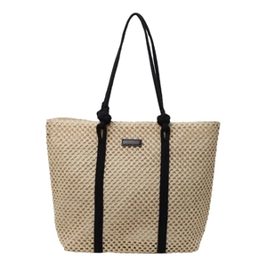 Sac fourre-tout d'été en paille tressée avec bandoulière noire et maille ajourée