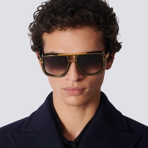 Détails de lunettes de soleil de luxe à monture carrée avec accents en métal doré