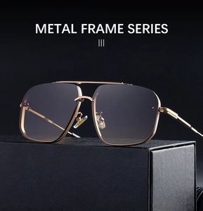 Detail der roségoldenen Metall-Pilotensonnenbrille mit Doppelsteg und Verlaufsgläsern