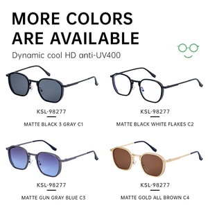 Gros plan de lunettes de soleil carrées en 4 coloris avec protection UV400 et métal