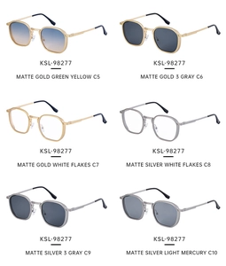 Catalogue détaillé de lunettes de soleil carrées en métal or mat et argent avec divers verres
