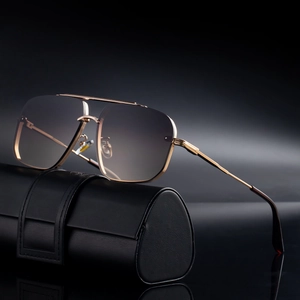 Mode Herren Sonnenbrille eckig mit Goldgestell und schwarzem Brillenetui aus Leder