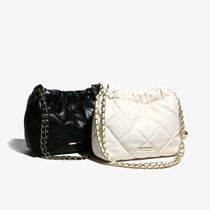 Quilted Diamond Pattern Bucket Bag PU Leather Crossbody With Metal Chain Strap Drawstring Cloud Shape Fashion