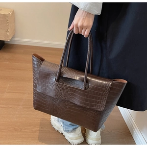 Detail showing high-quality brown crocodile pattern texture on this large tote bag