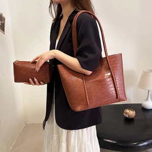 Brown crocodile pattern tote bag set for women stylish large capacity shoulder handbag