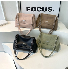Chic tote bags in four colors with leather handles and silver metal chain straps