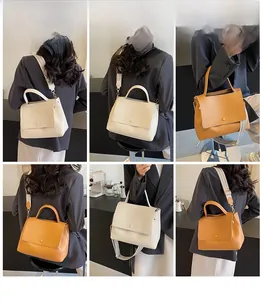 Detailansicht der stilvollen Handtasche mit gestreiftem Gurt und dezentem Verschluss
