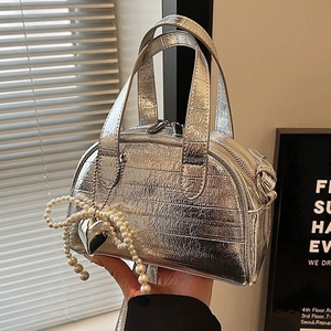 Mini Sac À Main Pour Femmes Motif Croco Cuir PU Sac À Bandoulière Avec Nœud En Künstliche Perles Et Pendentif Coeur Élégant