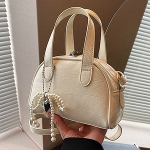 Sac à main blanc cassé embossé crocodile avec nœud en perles et pendentif cœur élégant