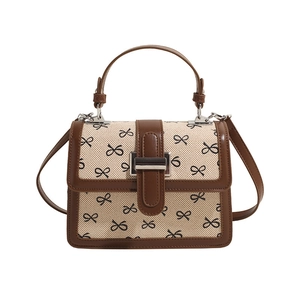 Sac À Bandoulière En Cuir PU Et Toile Imprimé Nœud Petit Sac Carré Sac À Main Pour Femme Style Vintage Doux Rabat Boucle Métallique