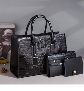 Vue détaillée du lot de 3 sacs noirs à motif crocodile avec grand cabas et pochette
