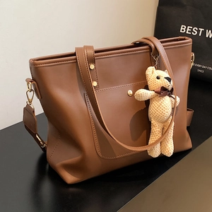 Large Capacity Tote Bag PU Leather Shoulder Handbag Minimalist Fashion For Women With Bear Charm Decoration