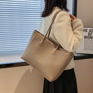 Minimalist large-capacity beige tote bag in lychee leather grain for daily commute