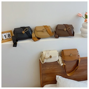 Retro saddle bags in five colors with vintage metal emblem and wide fabric straps