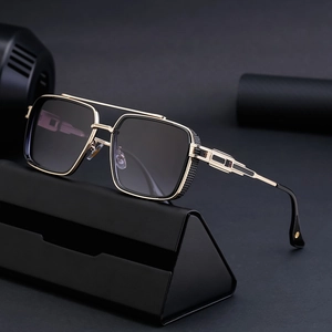 Lunettes de soleil rétro carrées pour hommes avec monture dorée et verres dégradés noirs