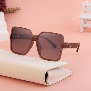 Women's square oversized polarized sunglasses with brown gradient frames and gold metal detail