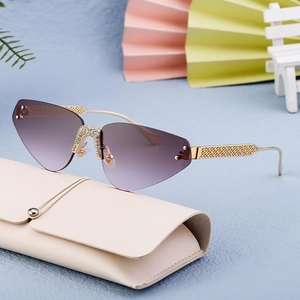 Lunettes de soleil sans monture en forme de cœur avec verres dégradés violets et strass