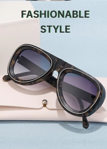 Lunettes aviateur motif camouflage avec verres dégradés et pochette en cuir rose