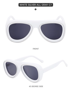 Détail de lunettes aviateur argent blanc avec verres gris de face et sous un angle de 45 degrés