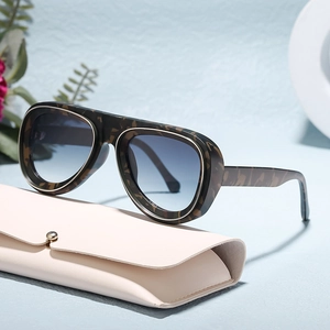 Lunettes de soleil aviateur oversize avec monture écaille et verres dégradés