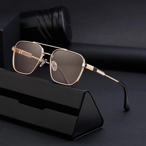 Herren Quadratische Pilotenbrille mit Goldmetallrahmen und schwarzem Brillenetui