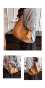 Détail d'un sac Hobo marron montrant la texture du cuir PU souple et la boucle dorée