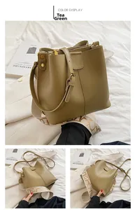 Détails du sac seau en cuir vert thé avec double bandoulière et texture mate élégante