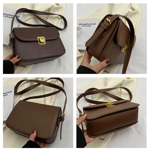 Détails du sac en similicuir marron foncé avec fermoir doré et bandoulière réglable