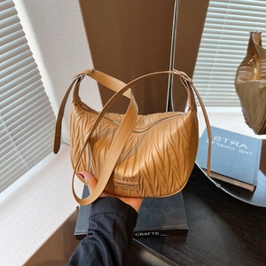 Pleated Hobo Shoulder Bag For Women Ruched PU Leather Crescent Crossbody Purse Casual Fashion Solid Color Zipper Closure