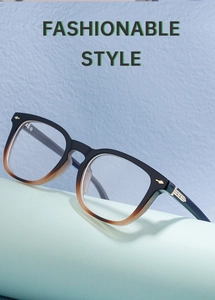 Détail de monture de lunettes carrée avec dégradé noir et thé et accents métalliques dorés